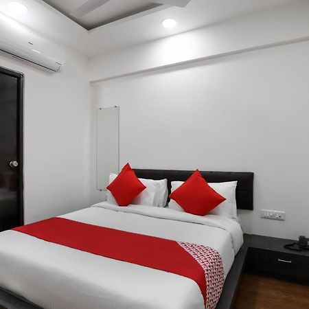 Oyo 40139 Hotel Peradiot Ahmadabad Zewnętrze zdjęcie