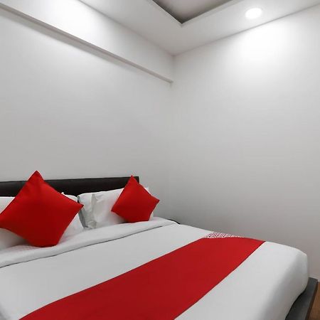 Oyo 40139 Hotel Peradiot Ahmadabad Zewnętrze zdjęcie
