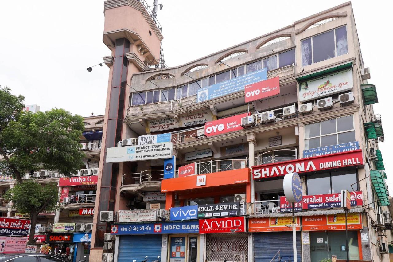 Oyo 40139 Hotel Peradiot Ahmadabad Zewnętrze zdjęcie