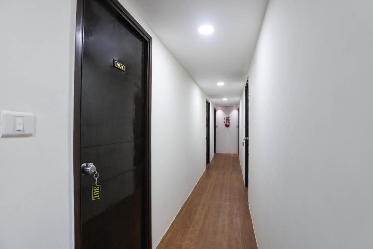 Oyo 40139 Hotel Peradiot Ahmadabad Zewnętrze zdjęcie